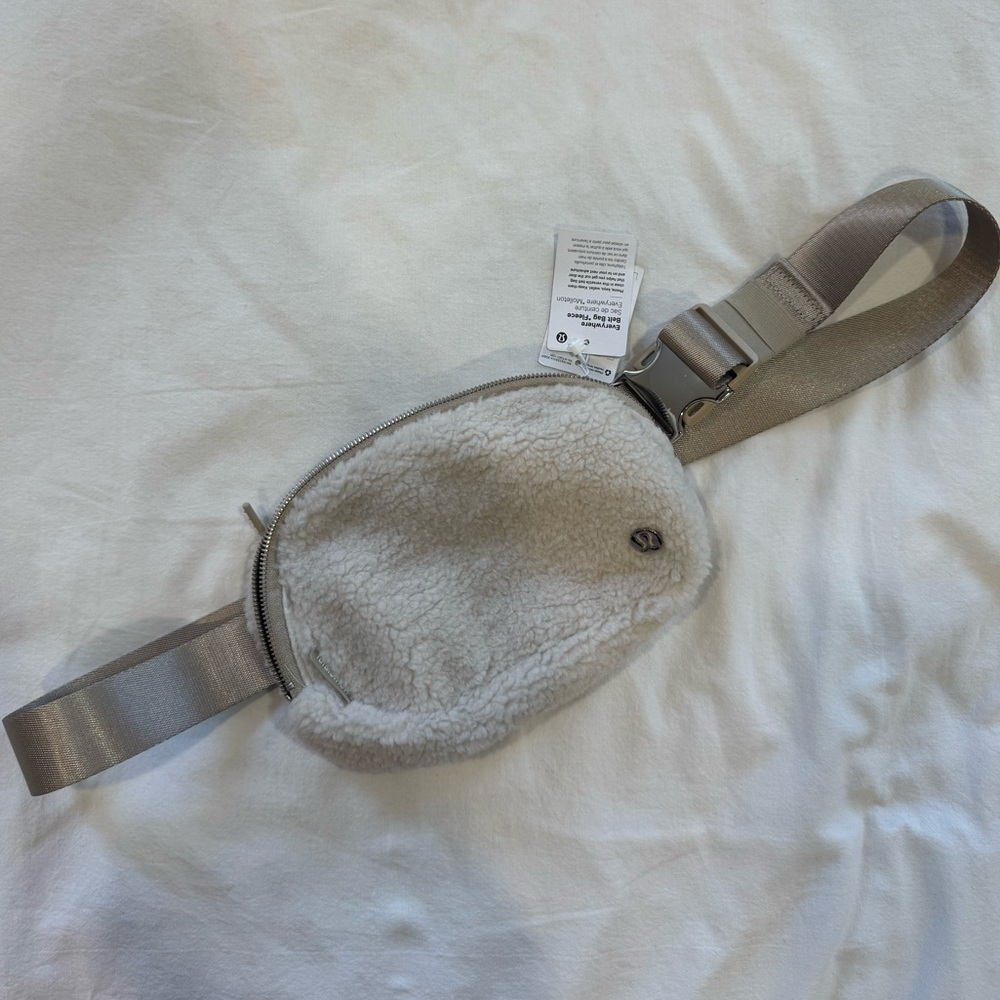 Lululemon Everywhere Belt Bag Fleece